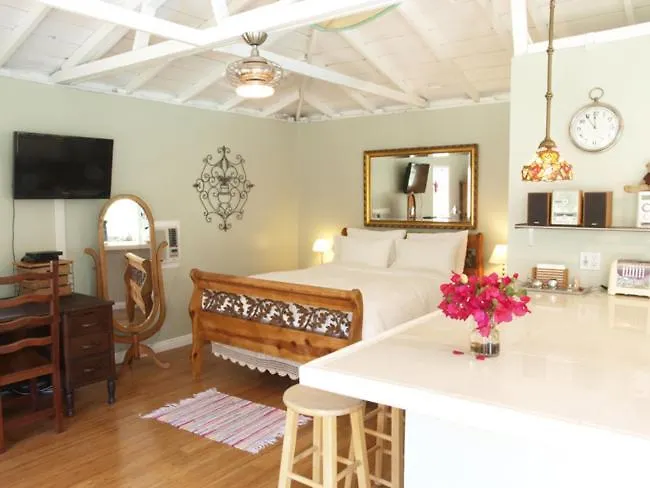 Apartment Culver City Escape With Pool, Near Disneyland Park! Los Angeles